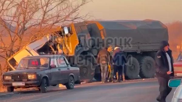 В ДТП с военным грузовиком и микроавтобусом в ДНР погибли 16 человек
