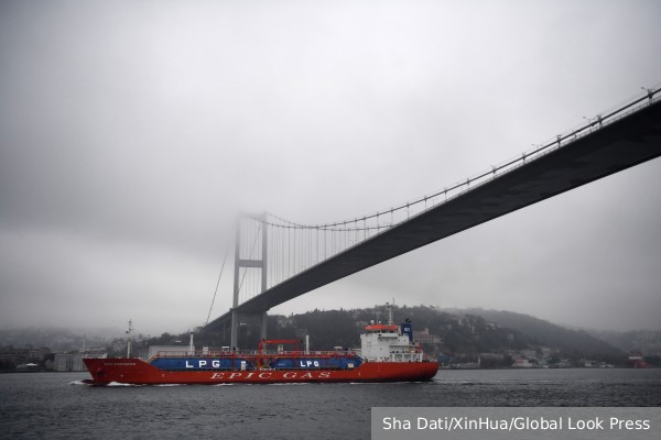 Турция назвала условия для пропуска танкеров через Босфор