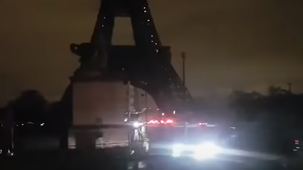 Несколько районов Парижа остались без света