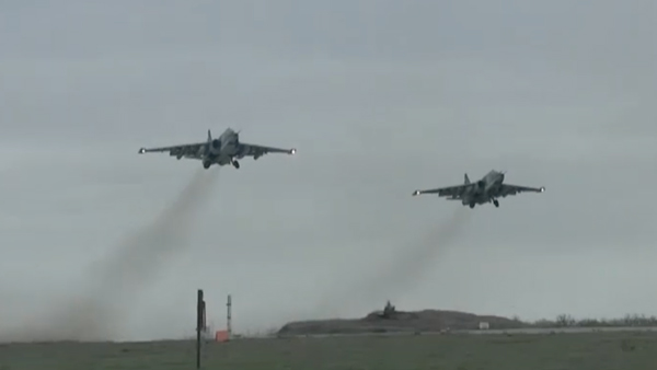 Минобороны показало сложный маневр Су-25 на Украине