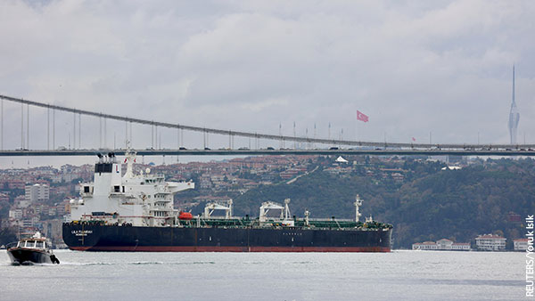 Турция начала пропускать заблокированные в Босфоре танкеры