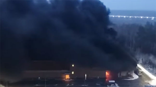 Пожар в ТЦ «Стройпарк» в подмосковной Балашихе усилился