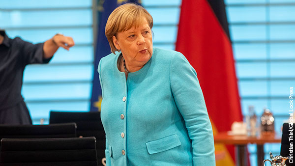 Меркель стала символом подлости и лжи Запада