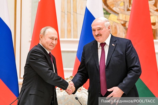 В посольстве заявили о стремлении США «вбить клин» в дружбу России и Белоруссии