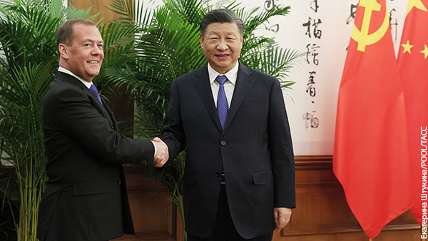 Си Цзиньпин и Медведев встретились в Пекине