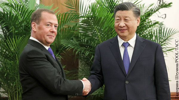 О чем Дмитрий Медведев говорил с Си Цзиньпином