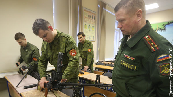 В российских вузах решили ввести курс по основам военной подготовки