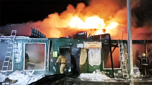 В результате пожара в нелегальном частном доме престарелых в Кемерово погибли 13 человек