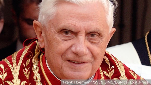 Умер папа Римский на покое Бенедикт XVI