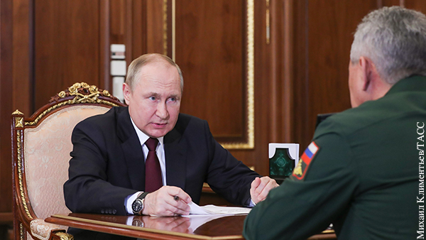 Путин поручил Шойгу доложить об обеспечении участников СВО вооружением и экипировкой
