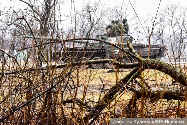 Танковая дуэль в Донбассе попала на видео 
