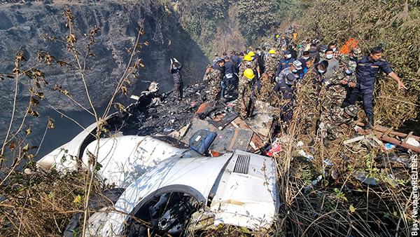 На борту разбившегося в Непале самолета находились четверо россиян