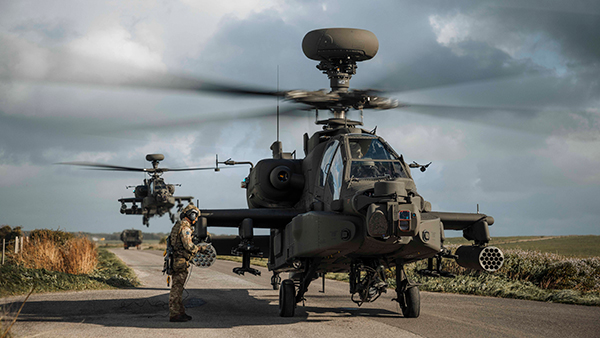 В мире: Британия меняет правила игры на Украине ударными вертолетами