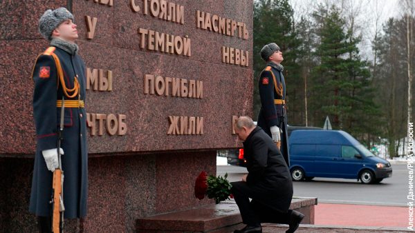 Путин на Невском пятачке почтил память павших воинов