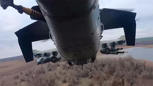 Минобороны опубликовано кадры боевой работы вертолетов Ка-52 и Ми-28 в зоне СВО