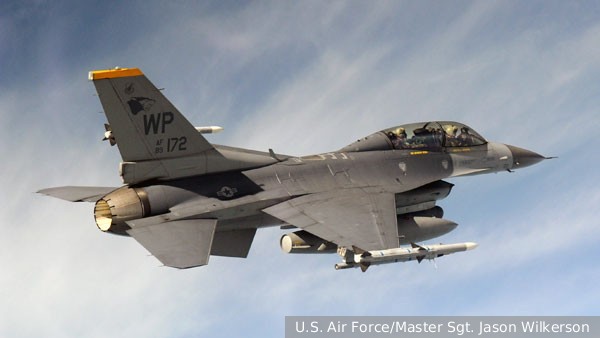 Эксперт: Быстро обучить украинцев летать на F-15 и F-16 невозможно