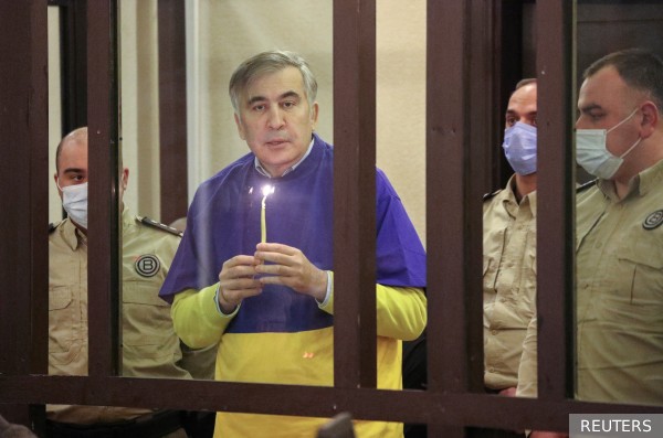 Врачи предсказали Саакашвили фатальный исход из-за самовредительства