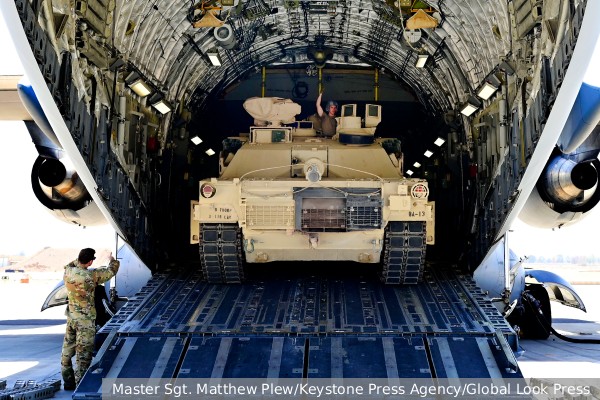Военный эксперт США Риттер заявил, что танки танки Abrams не успеют добраться до Украины