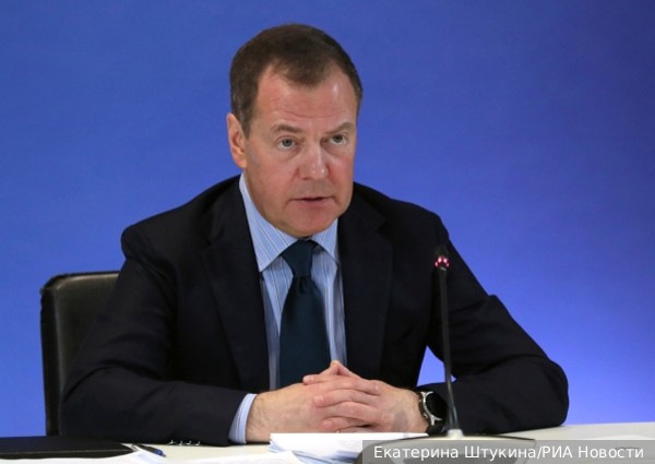 Медведев рассказал о «дураках» во властных структурах Европы