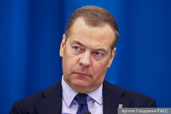 Медведев объяснил, как Киеву будет нанесено «сокрушительное поражение»