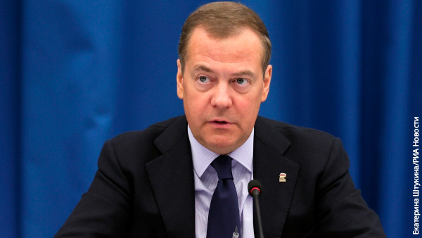 Медведев рассказал, как Запад добьет экономику Украины