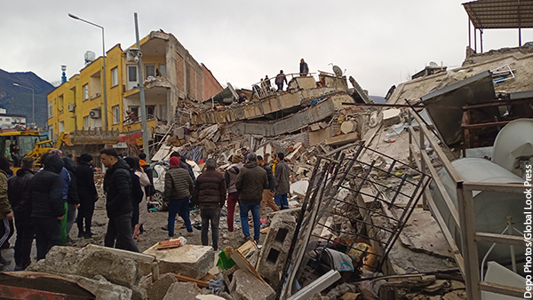 Число погибших из-за землетрясений в Турции выросло до 3 тыс. 381 человека