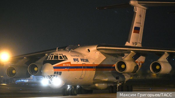 Самолет МЧС со спасателями прилетел в пострадавшую от землетрясения Сирию