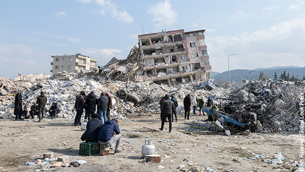 Число погибших при землетрясениях в Турции выросло до 31 тыс. 643 человек