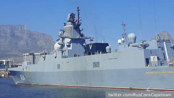 «Адмирал Горшков» с символами СВО прибыл в Кейптаун