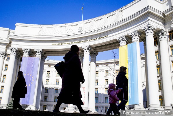 Эксперт указал на хамство МИД Украины в адрес Financial Times
