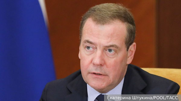 Медведев резко отреагировал на слова Столтенберга об опасности победы России