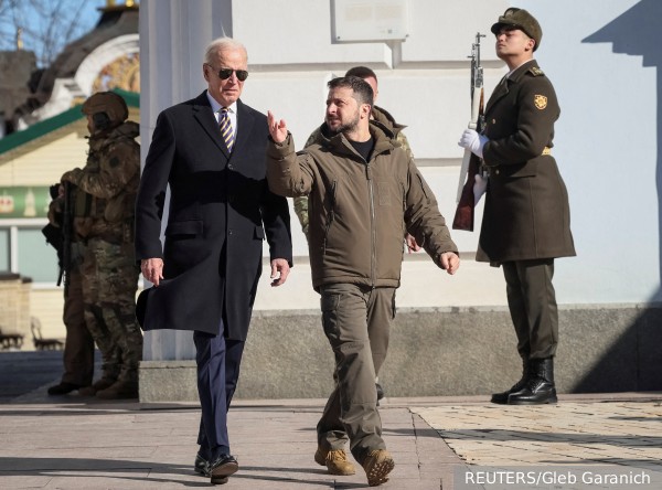 Байден приехал в Киев в погоне за пиаром