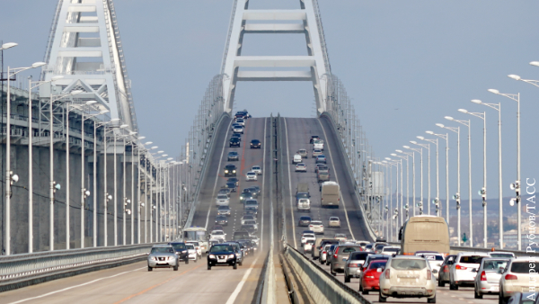 Крымский мост досрочно открыли для автодвижения по всем полосам