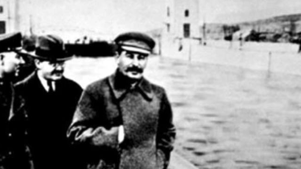 Новая функция Google Photos напомнила Маску про Сталина