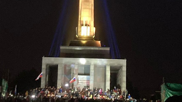 Жители Словакии выступили против окрашивания Мемориала памяти советских воинов в цвета флага Украины