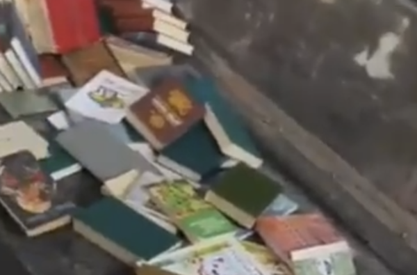 Блогеры остро отреагировали на массовое уничтожение русских книг в Киеве