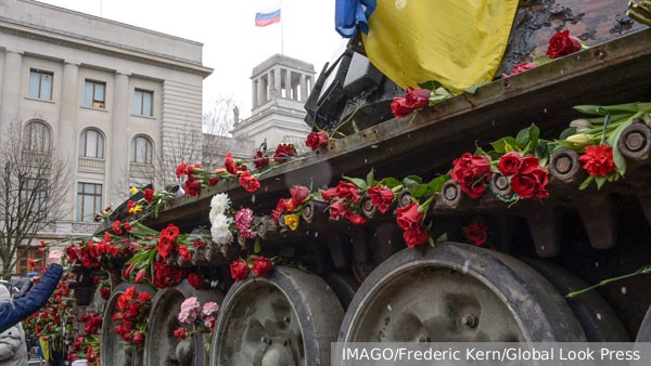 В мире: Российский танк снова взял Берлин и Прибалтику
