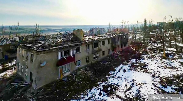 Эксперты: ВСУ уничтожают города в Донбассе, потому что местные жители ждут прихода ВС России