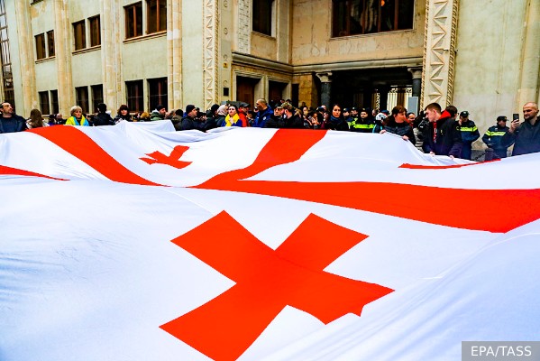 Спецназ введен в Тбилиси из-за протеста против законопроекта об иноагентах