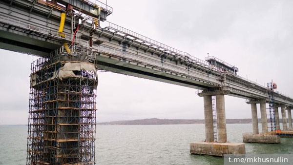 Хуснуллин заявил о завершении монтажа первого пролета ж/д части Крымского моста
