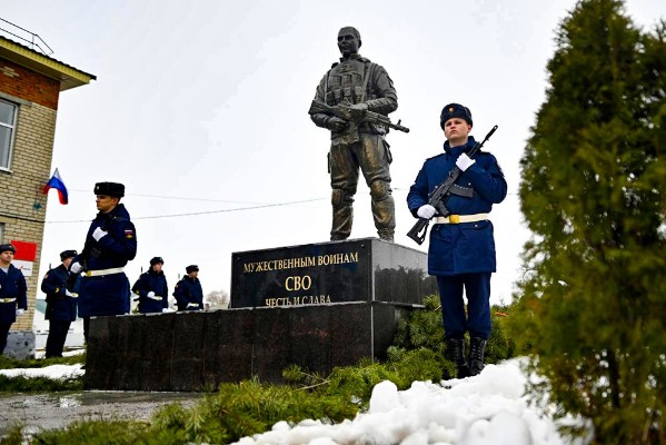 Первый в России памятник героям спецоперации открыли в Тамбовской области