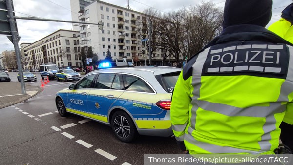В Германии неизвестный взял в заложники посетителей аптеки