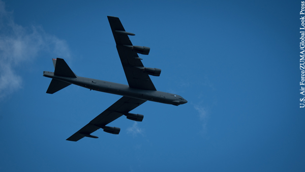 Американский стратегический ракетоносец B-52H замечен у Петербурга