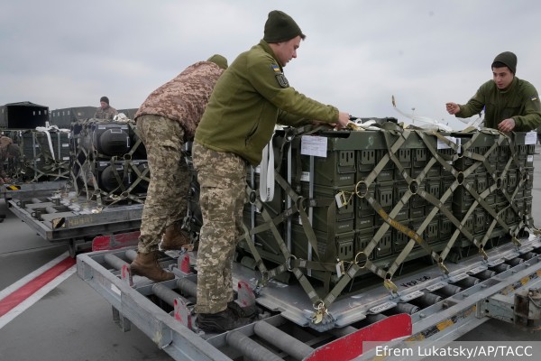 В США раскрыли причину отправки оружия НАТО на Украину