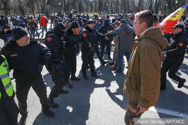 В мире: Власти и протестующие в Молдавии пошли на обострение конфликта