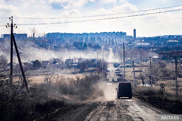 Советник врио главы ДНР Гагин: Разрозненные украинские части пытаются отступать из Артемовска