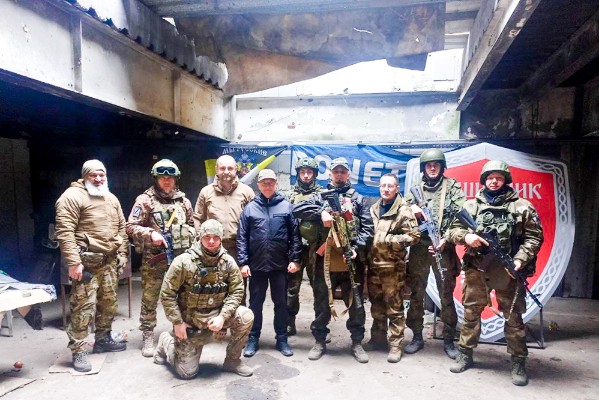 Кириенко посетил бойцов ОРБ Спарта в Донецком аэропорту