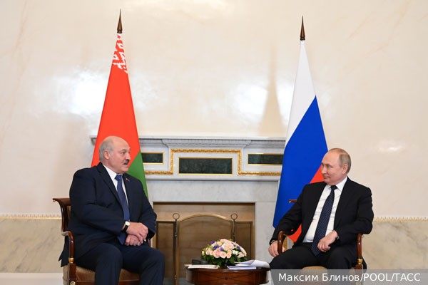 Лукашенко пообещал обсудить с Путиным, как поставить на место Польшу