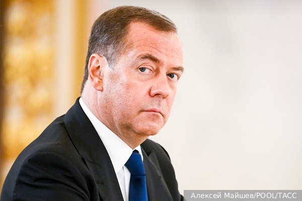 Медведев заявил о приближении ядерного апокалипсиса из-за поставок оружия на Украину