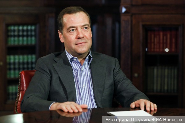 Медведев решил «взбодрить» глав предприятий ОПК телеграммой Сталина